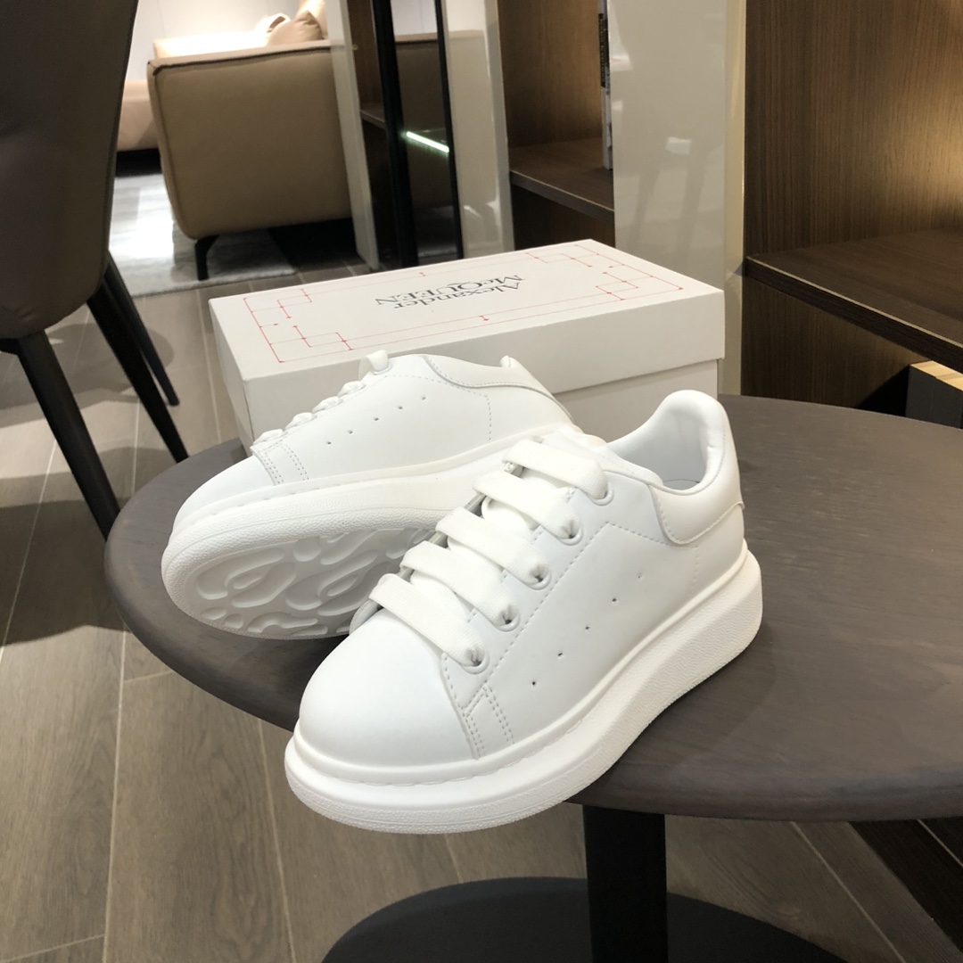 Children's shoes child